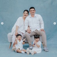 Unggahan Kahiyang pun langsung ramai dipenuhi beragam komentar netizen. Tak sedikit yang memuji penampilannya. Langsing mbak ayang...sehat terus sekel yaa, komentar salah seorang netizen. Makin cantik, komentar lainnya. Foto: Instagram