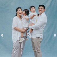 Kahiyang Ayu dan Bobby Nasution menikah pada 8 November 2017 dan saat ini keduanya telah dikaruniai dua orang anak. Rumah tangga Kahiyang pun selalu terlihat harmonis dan jauh dari kabar-kabar miring. Foto: Instagram
