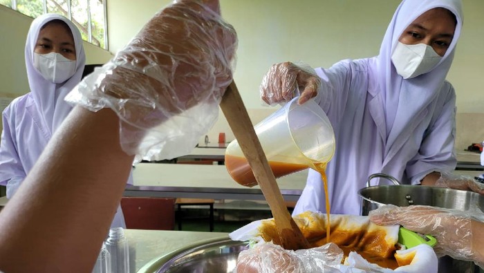 Kembangkan UMKM Kuliner Jabar SMK Negeri 1 Leuwiliang Bogor jurusan Agribisnis Pengolahan Hasil Pertanian (APHP) terus mengembangkan dan menunjukkan kemampuannya dalam berwirausaha. Seperti apa?
