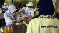 SMK Negeri 1 Leuwiliang jurusan Agribisnis Pengolahan Hasil Pertanian (APHP) ini merupakan salah satu binaan Yayasan Pendidikan Astra-Michael D. Ruslim (YPA-MDR) yang terus berkontribusi untuk meningkatkan kompetensi dan keterampilan siswa dalam mengolah produk serta uji mutu makanan.