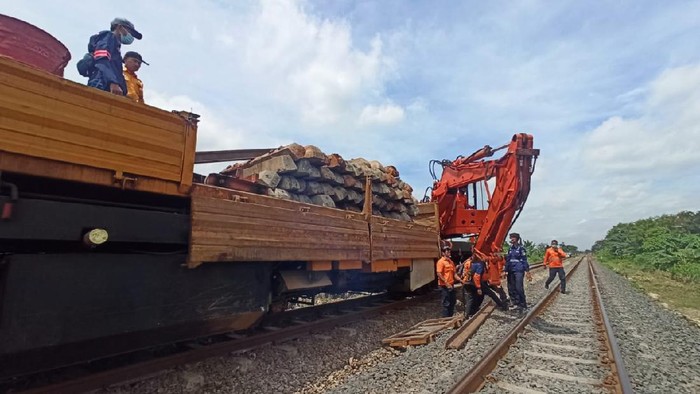 Persiapan KAI Daop 1 Jakarta hadapi musim hujan.