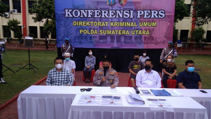 Konferensi pers ungkap kasus pemerasan ke pemilik terapis pijat di Sumut