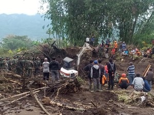 Pemkot Batu Target Pembersihan Material Banjir Bandang Rampung Pekan Ini
