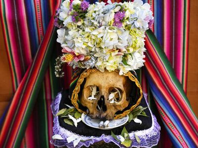 Melihat Lebih Dekat Festival Menghias Tengkorak di Bolivia