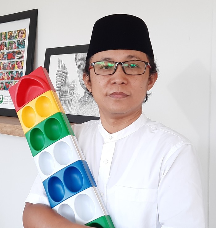 Mengenal Zaini, pria yang mengumpulkan ratusan profil dedemit di Jabar