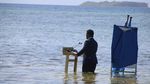 Pidato Perubahan Iklim, Menlu dari Negara Terkecil di Pasifik Nyemplung ke Laut