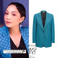 Tampil cantik dengan pulasan makeup natural dan rambut yang sudah ditata rapih, siapa sangka bahwa blazer yang dikenakan oleh Nagita ini seharga DP rumah. Blazer motif berwarna biru itu berasal dari merek Gucci. GG Multicolor Cotton Blend Jacket dibanderol dengan harga sekitar Rp 42 juta. Foto: Instagram/@fashion_nagitaslavina