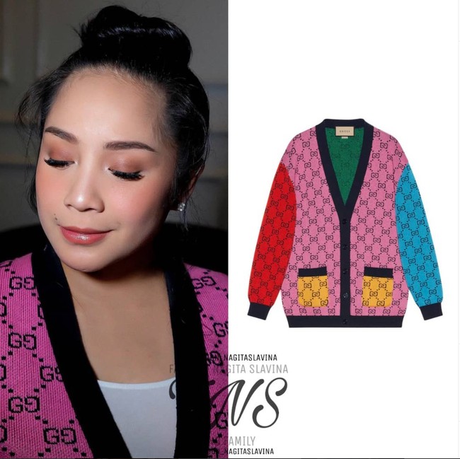 Kalau soal fashion, istri dari Raffi Ahmad ini sepertinya memang tak mau tanggung-tanggung. Dalam salah satu kesempatan Nagita terlihat tampil mengenakan cardigan warna-warni yang berasal dari merek Gucci. GG Multicolour Wool Cotton Cardigan itu dibanderol dengan harga sekitar Rp 20 juta. Foto: Instagram/@fashion_nagitaslavina