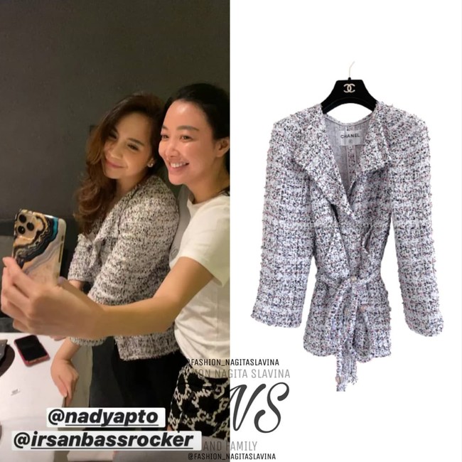 Tak kalah bikin melongo, harga outer yang dikenakan oleh Nagita Slavina ini tak main-main, mencapai Rp 65,4 juta. Outer berwarna abu-abu Tweeted Jacket With Jewelled Belt itu berasal dari merek Chanel. Bagaimana menurutmu penampilan Nagita saat mengenakan pakaian Sultan ini? Foto: Instagram/@fashion_nagitaslavina