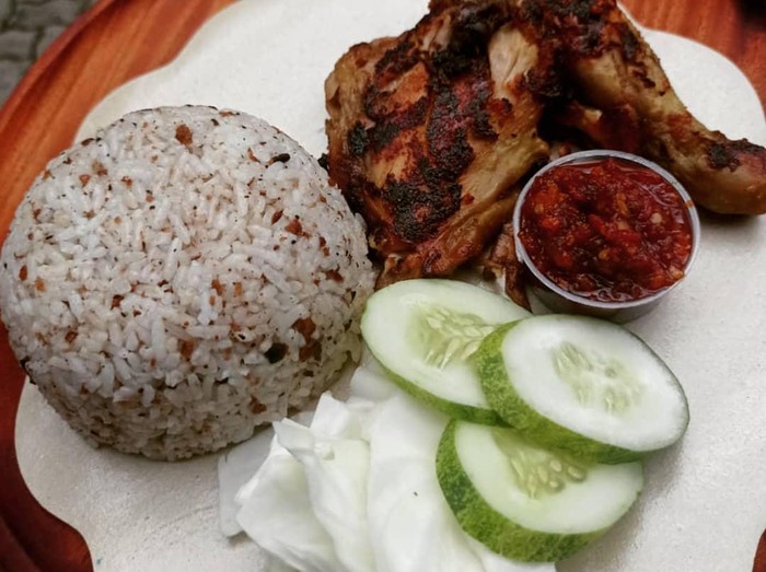 Nasi tutug oncom Nasi tutug oncom.