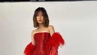 Popularitas NIKI di AS tak perlu diragukan lagi. Pelantun Lowkey dan Every Summertime ini baru saja tampil dalam festival musik Head In The Clouds (HITC) 2021. Penampilannya menyita perhatian puluhan ribu penonton yang datang. 