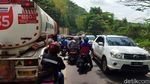 Perbaikan Jalan di Cipatat, Bandung Bikin Macet