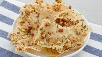3 Resep Peyek Kacang hingga Udang Rebon yang Garing Buat Camilan