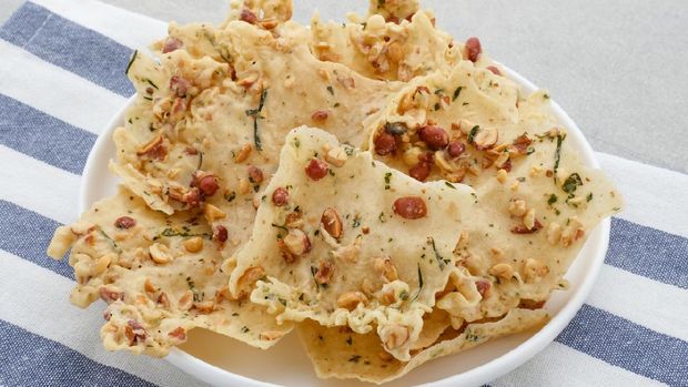 Rempeyek kacang or peyek kacang is one of type traditional snack from java Indonesia. Rempeyek is fried rice flour mixed with water to form a thick mixture, peanuts fillings.