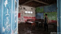 Begini penampakan salah satu ruang kelas di Madrasah Al Hidayah yang terdampak banjir rob di kawasan Kampung Sembilangan, Desa Hurip Jaya, Babelan, Kabupaten Bekasi.