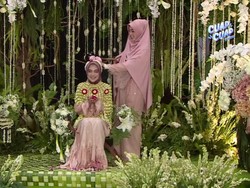 8 Momen Siraman Ria Ricis, Diwarnai Tangis Haru saat Meminta Restu