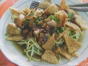 Mie Kopyok Pak Dhuwur Semarang, Kuliner Legendaris Langganan Pejabat