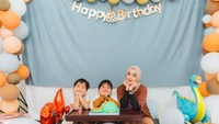 Kebersamaan Ririe Fairus dengan anak-anak. Foto: Instagram Ririe Fairus