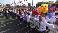 Negara ini memiliki bentuk pemerintahan monarki konstitusional dengan kepala negara merupakan seorang raja serta kepala pemerintahan yakni perdana menteri.