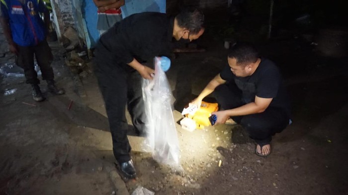 Sales Cetakan Kue Dibacok di Depan Rumahnya,