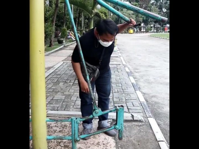 Screenshot video di Instagram @ghandynovember