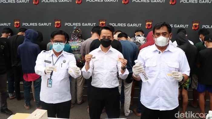 Sejumlah pemuda di Garut diamankan polisi gegara beli pil setan