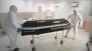 Sibuknya Petugas Pemakaman di Rumania Saat Eropa Kembali Diamuk Corona