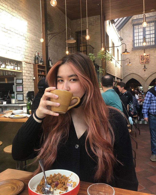 Dalam acara tersebut yang juga pernah direncanakan hadir di Jakarta itu, Stephanie bernyanyi kurang lebih satu jam membawakan lagu-lagunya. Pelantun I Love You 3000 itu menjadi salah satu artis yang ditunggu. Penampilan kemarin adalah yang kedua kali.  Foto: Instagram @stephaniepoetri