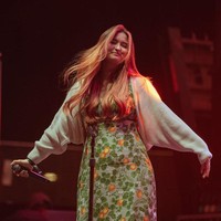 Di festival musik tersebut, wanita yang pernah berduet dengan Jackson Wang ini juga bertemu dengan sesama pengisi acara. Setelah Los Angeles, Titi DJ mengatakan jika anaknya juga akan mengisi festival di negara bagian lain, seperti Boston dan New York. Foto: Instagram @stephaniepoetri