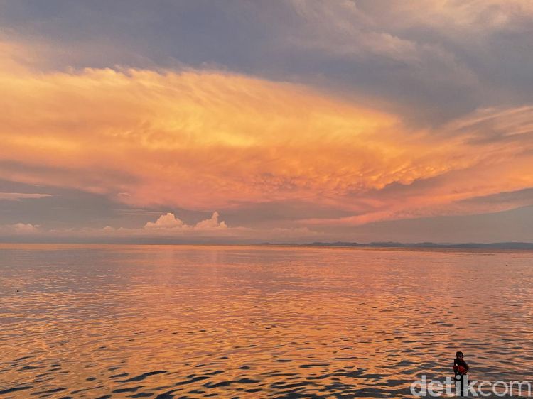 Sunset di Raja Ampat Memang Sedramatis Itu