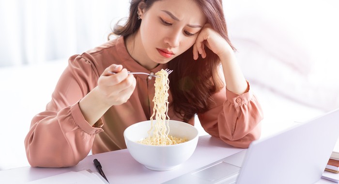 Wanita Ini Makan Mie Instan 5 Hari Berturut-turut, Ini yang Terjadi pada Tubuhnya Wanita Ini Makan Mie Instan 5 Hari Berturut-turut, Ini yang Terjadi pada Tubuhnya