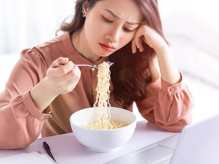 Wanita Ini Makan Mie Instan 5 Hari Berturut-turut, Ini yang Terjadi pada Tubuhnya Wanita Ini Makan Mie Instan 5 Hari Berturut-turut, Ini yang Terjadi pada Tubuhnya