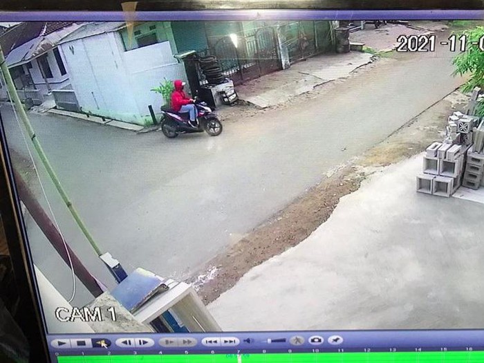 Aksi begal pantat terjadi di Kabupaten Malang. Seorang perempuan berinisial APW menjadi korban.