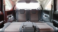 Jika kursi baris kedua dilipat, maka konsep kursi ketiga berubah jadi seperti sofa. Foto: Dok. Toyota Astra Motor (TAM)