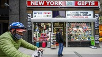 Namun, pendatang yang divaksinasi dengan Sputnik V Rusia, CanSino China atau jenis lain yang tak disetujui WHO tidak dibolehkan masuk AS. AP/Mary Altaffer