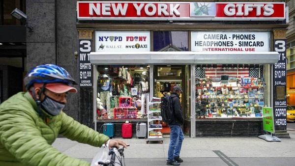 Namun, pendatang yang divaksinasi dengan Sputnik V Rusia, CanSino China atau jenis lain yang tak disetujui WHO tidak dibolehkan masuk AS. AP/Mary Altaffer Namun, pendatang yang divaksinasi dengan Sputnik V Rusia, CanSino China atau jenis lain yang tak disetujui WHO tidak dibolehkan masuk AS. AP/Mary Altaffer