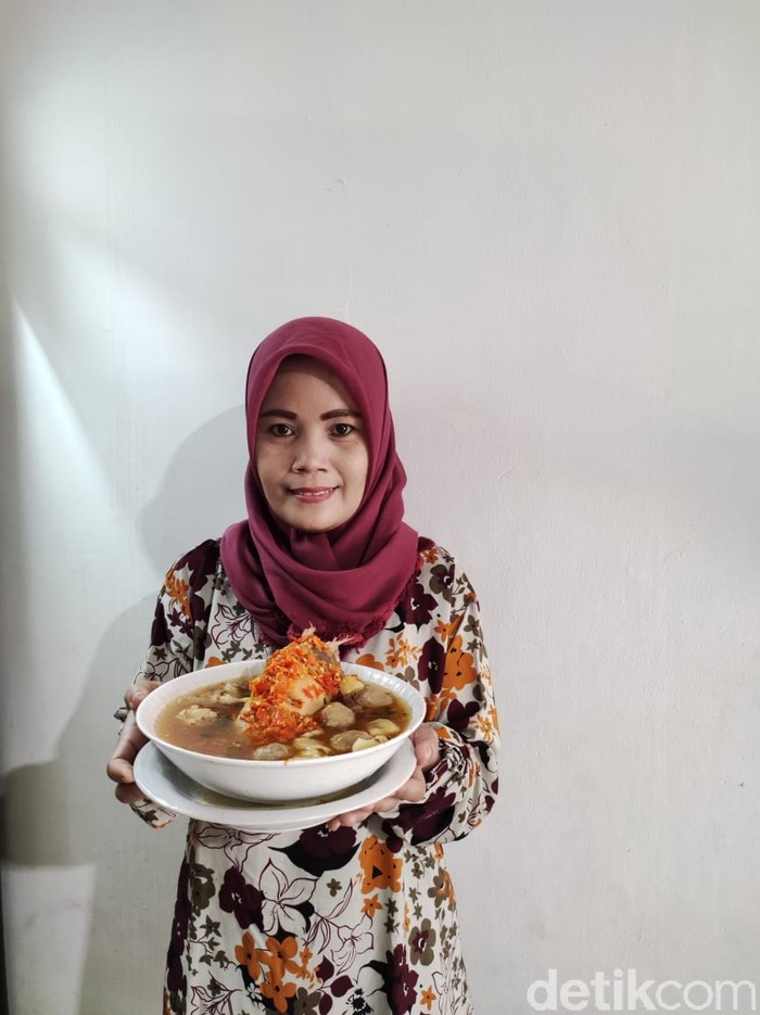 Bakso Wo'Ah : Kekenyangan Makan Bakso Cumi Raksasa 1,2 Kilogram Bakso Wo'Ah : Kekenyangan Makan Bakso Cumi Raksasa 1,2 Kilogram