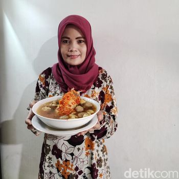 Bakso Wo'Ah : Kekenyangan Makan Bakso Cumi Raksasa 1,2 Kilogram