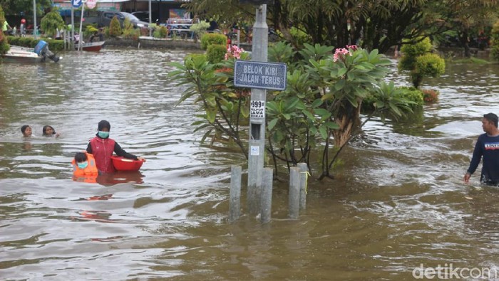 Banjir di Sintang belum surut (Adi Saputro/detikcom)