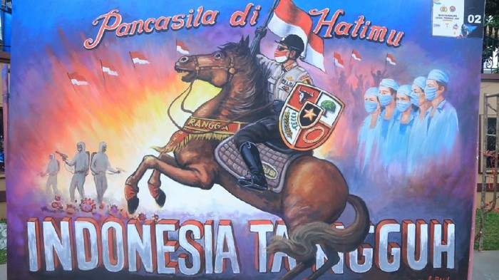 Polri merubah ‘wajah’ markas besarnya. Saat ini sepanjang sisi muka Lapangan Bhayangkara, seberang Mabes Polri, dipenuhi lukisan mural.