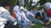 Di momentum hari Pahlawan, Bupati Kendal juga berpesan kepada masyarakat untuk bisa menjadi pahlwawan di bidangnya masing-masing. Masyarakat juga diharap untuk terus berkontribusi bagi kemajuan bangsa dan negara khususnya Kabupaten Kendal.