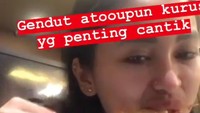 Gendut ataupun kurus yang penting cantik, tulis Cupi Cupita pada fotonya. Cupi Cupita memang foodies sejati. Momen kulinerannya menunjukkan bahwa ia tak punya pantangan makan. Semua makanan pernah disantapnya. Foto: Instagram @cupitagobas19