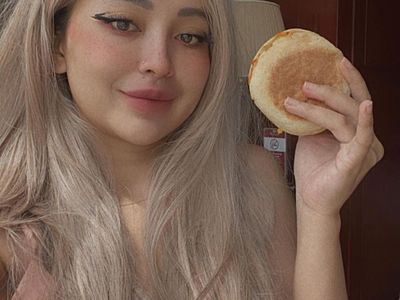 Cupi Cupita, Pedangdut Seksi yang Doyan Ngemil Burger
