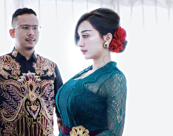 Cupi Cupita, Pedangdut Seksi yang Doyan Ngemil Burger
