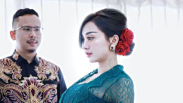 Cupi Cupita, Pedangdut Seksi yang Doyan Ngemil Burger
