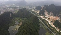 Deforestasi ini berdampak pada manusia dan hewan yang bergantung hidup dari pegunungan tersebut.