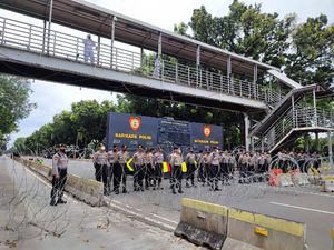 Massa Demo Tiba di Patung Kuda, Lalin ke Arah Istana Ditutup