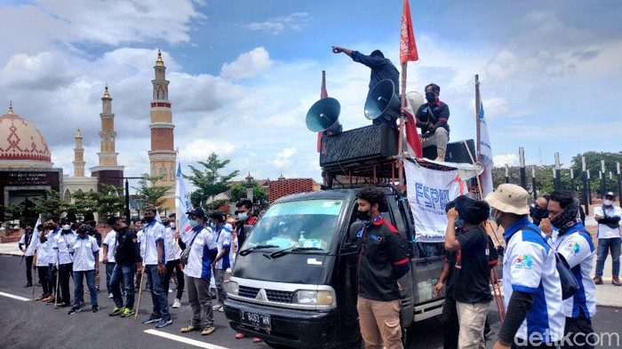 Demo Buruh di Majalengka Tuntut UMK Naik