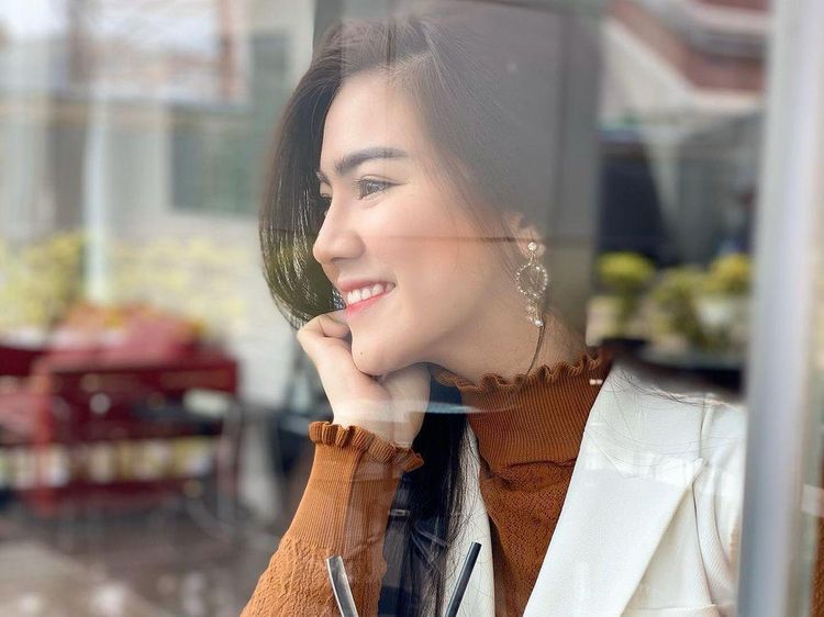 Momen Seru Felicya Angelista Saat BBQ dan Makan Martabak Manis