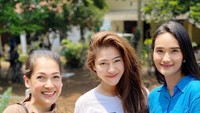 Felicya pernah mendapatkan sekotak kue yang lezat dari rekan sesama artis. Foto: Instagram @felicyangelista_